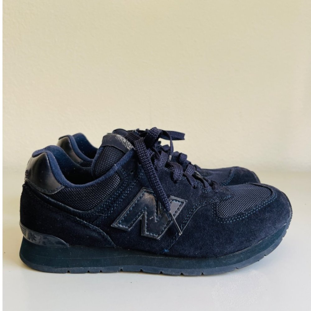 New Balance 574 Classic Sneaker in Dark Blue Sz 6